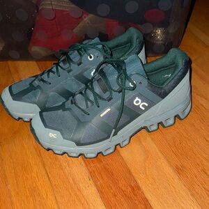 ON CLOUD SIZE 8 Green shoes